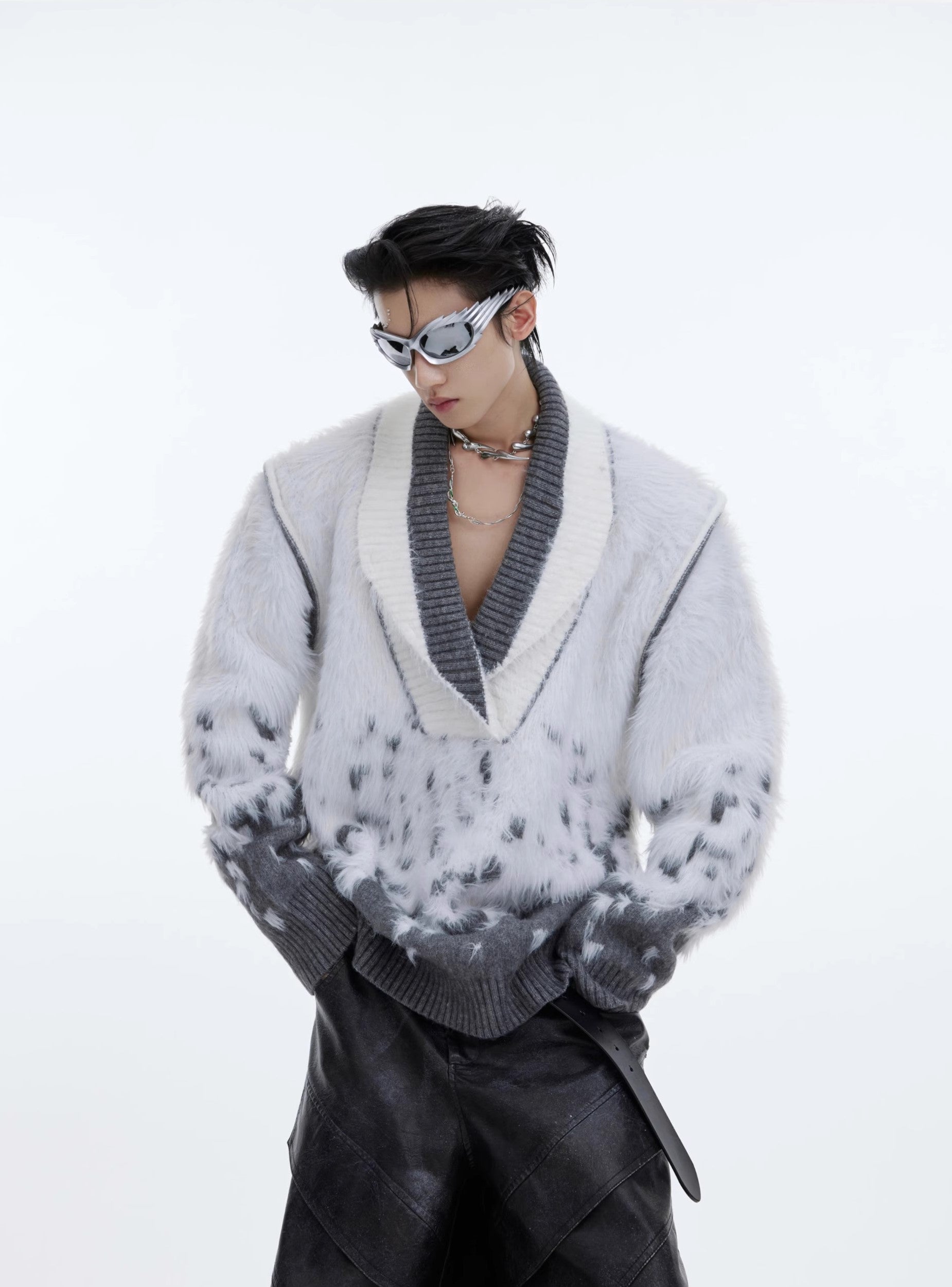 CulturE Contrast Textured V-Neck Sweater